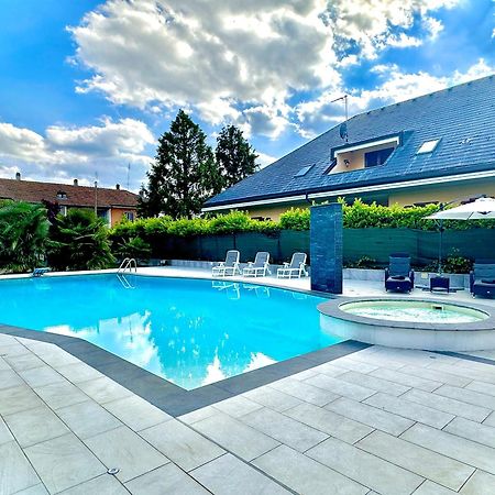 Appartamento In Villa Con Piscina Privata E Jacuzzi Ad Uso Esclusivo Rivarolo Canavese Exterior photo