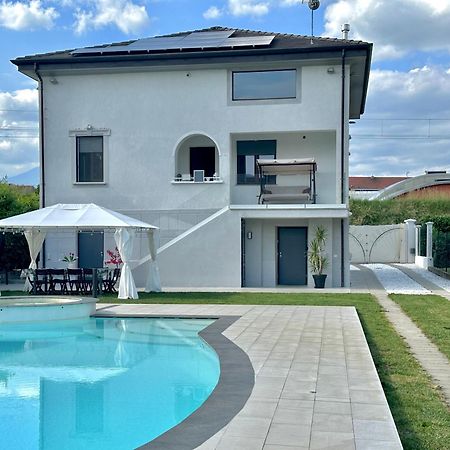 Appartamento In Villa Con Piscina Privata E Jacuzzi Ad Uso Esclusivo Rivarolo Canavese Exterior photo