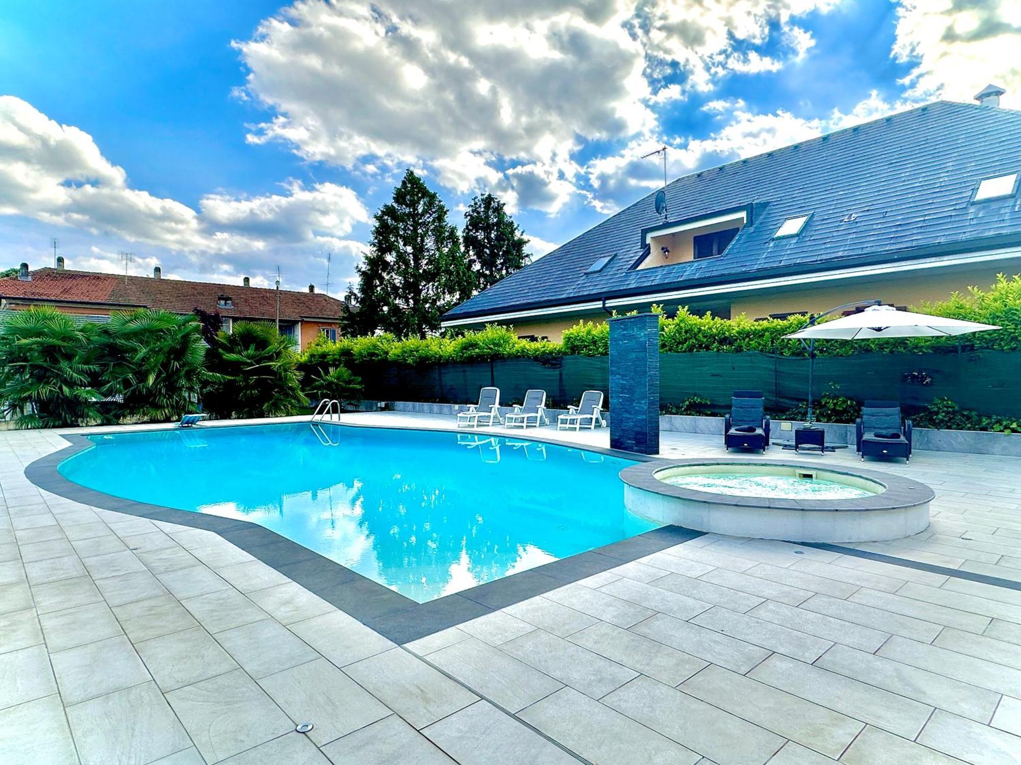 Appartamento In Villa Con Piscina Privata E Jacuzzi Ad Uso Esclusivo Rivarolo Canavese Exterior photo