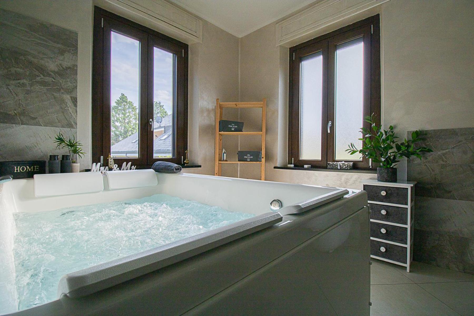 Appartamento In Villa Con Piscina Privata E Jacuzzi Ad Uso Esclusivo Rivarolo Canavese Exterior photo