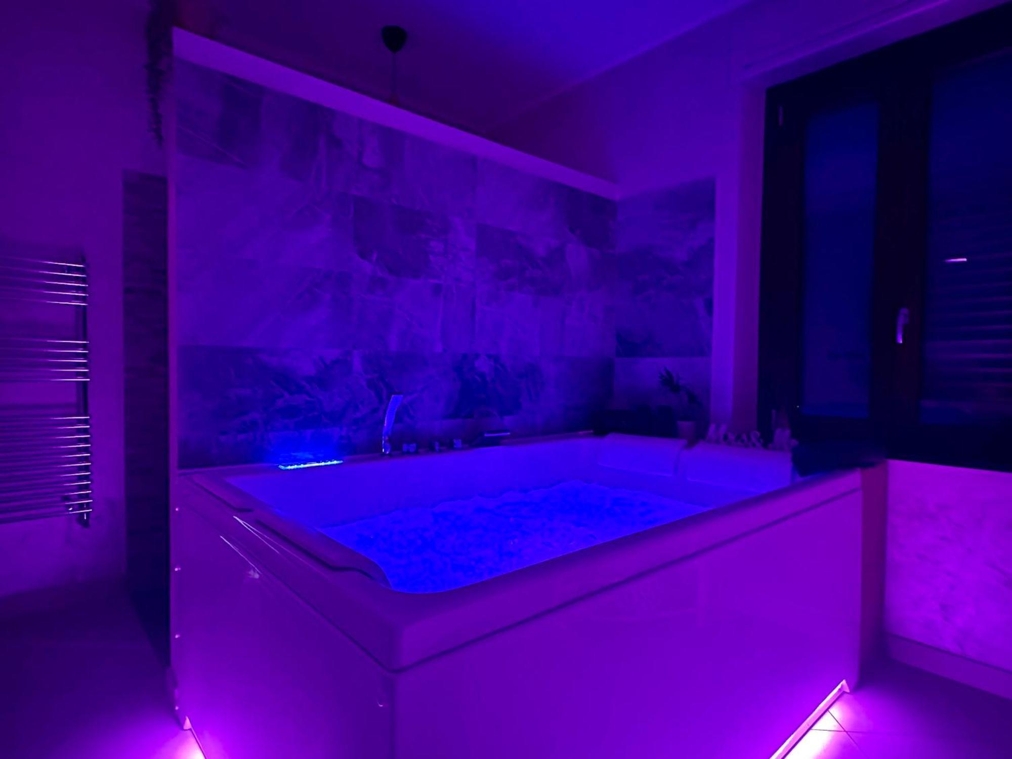 Appartamento In Villa Con Piscina Privata E Jacuzzi Ad Uso Esclusivo Rivarolo Canavese Exterior photo